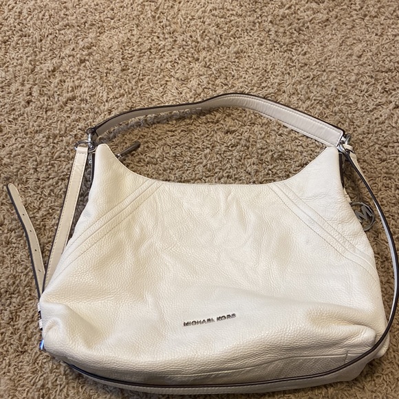Im selling this Michael Kors purse. It’s white with silver accents! Two straps! - Picture 6 of 7